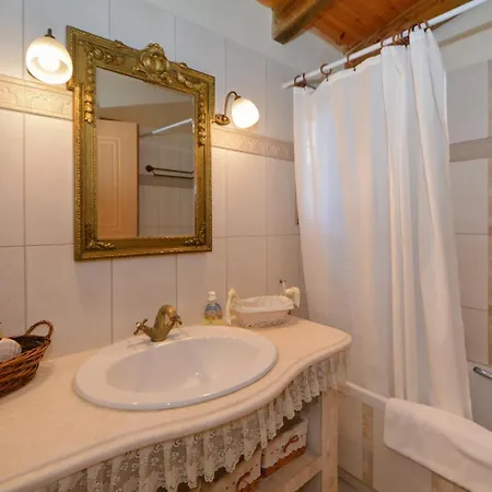 Сasa de vacaciones Estia Stone-built