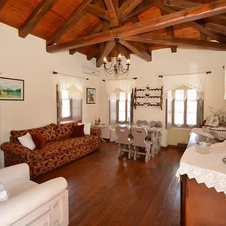 Estia Stone-built * Kranidi