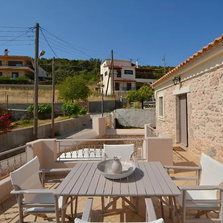 Сasa de vacaciones Estia Stone-built