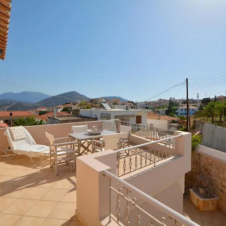 Ferienhaus Estia Stone-built