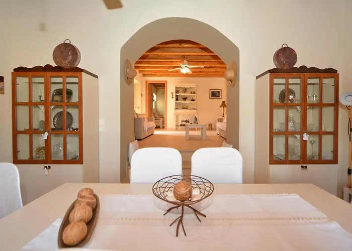 Vakantiehuis Estia Stone-built *