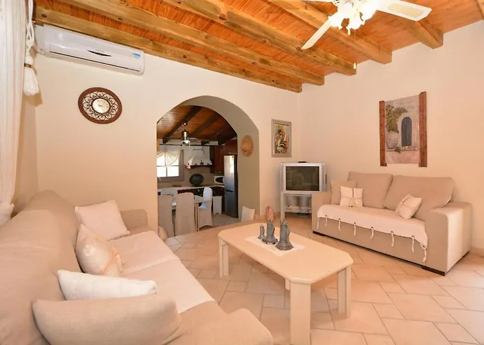 Vakantiehuis Estia Stone-built