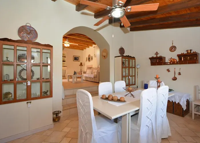 Vakantiehuis Estia Stone-built *