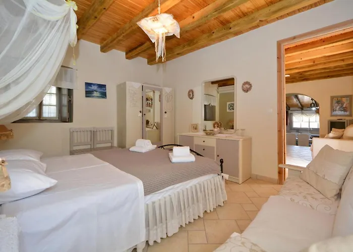 Vakantiehuis Estia Stone-built *