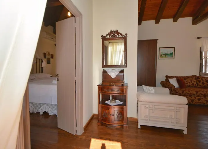 Vakantiehuis Estia Stone-built *